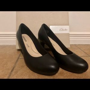 Adriela Viola black dress heel